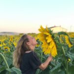 Vildan Atasever Instagram - Ayçiçeği misali , hep Güneş’e çevirelim yüzümüzü . 🌻 #hayırlıiftarlar #tbt