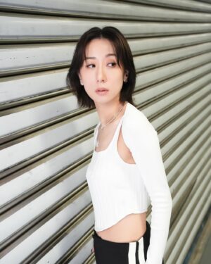 Vincy Chan Instagram - Throwback 🤍
Happy to sing for u guys 
大家睇慣我黑色頭髮未☺️
