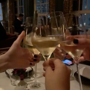 Vincy Chan Instagram - Your laughters always reminds me of angels 
Happy Birthday sweeties @janice_vidal @jillvidal 🎂❤️
May all birthday wishes come true and lots of love be with u guys !!!

#girlsnightout #birthday
#MandarinOrientalHongKong
#ImAFan