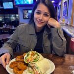 Vinitha Jaganathan Instagram - My different food moods 💁🏼‍♀️🙋‍♀️🙅🏻‍♀️🙆🏻‍♀️ #notafoodie