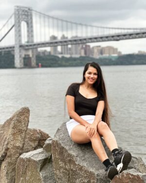 Vinitha Jaganathan Instagram - 🖤🤍
.
.
.
.
.
#black #white #dress #smile #love #instagood #instadaily #instagram #travel #newyork #nyc #view #goodvibes