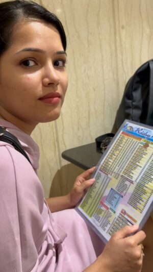 Vinitha Jaganathan Instagram - Veg restaurant #purattasi parithabangal 🙈😂
Vc : @sweh_artistry 
.
.
.
.
.
.
#foodie #food #fun #funny #love #lol #smile #sister #humor #comedy #instagood #instadaily #instagram #shopping #vegetarian #restaurant #parithabangal #insta #reels #reelsinstagram #reelitfeelit #music #goodvibes
