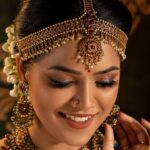 Vinitha Jaganathan Instagram - Shoots of sweh artistry🌸❤️ Happy new year insta family💥 Makeup,Hairstyles,draping - @sweh_artistry Inframe @vinithajaganathan_official Costume @sevvisilks Jewels @chennai_jazz Photography @vdop_photography #makeuplook #makeuptransformation #makeuplife #bridalmakeup #bridal #bridalhair #muachennai #instatrend #trendingreels #tamilsongs #trend #trendingsongs #makeuplover #instagram #instagood #instalike