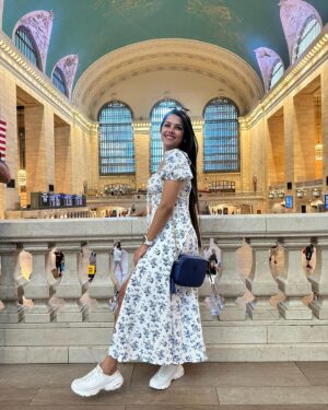 Vinitha Jaganathan Instagram - Embrace the beauty of the moment 🥂
.
.
.
.
.
.
#instagram #photo #ootd #outfitoftheday #dress #dresses #newyork #newyorkcity #nyc #vini #vinitha #pose