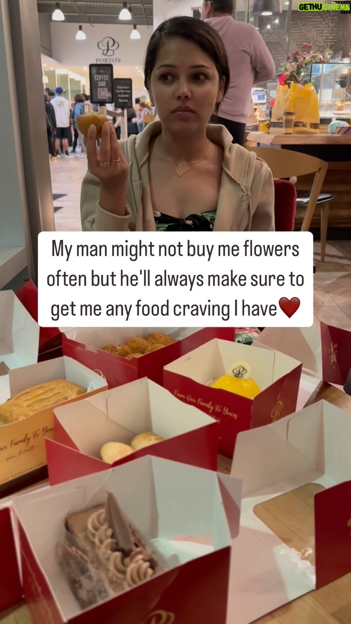Vinitha Jaganathan Instagram - When FOOD is our LOVE Languagešš¤¤ā¤ļø @anandh_aj . . . . . . #foodie #foodporn #foodphotography #food #love #language #smile #reels #reelsinstagram #insta #instagood #instadaily #instagram #instalike #explore #explorepage #contentcreator #fyp #viral #trending #flowers #flower