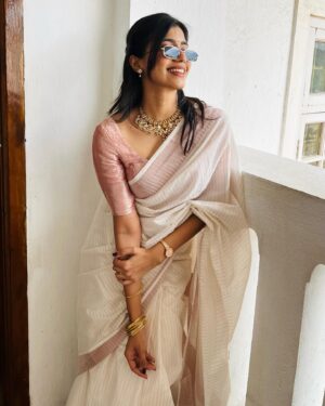 Vinsu Rachel Sam Instagram - Onam ashamsagal my people 🌸✨
#onam2023