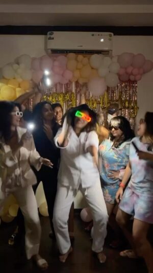 Vinsu Rachel Sam Instagram - Boomer enough to throw a PJ party for me self and friends 
Y2K enough to shoot a reel during it 
.
Thanks to our cooperative director @iam_paule