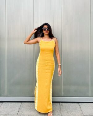 Vinsu Rachel Sam Instagram - What a wanna-be rich bitch looks like 
.
.
Wearing @tadkabymadhu 🌹