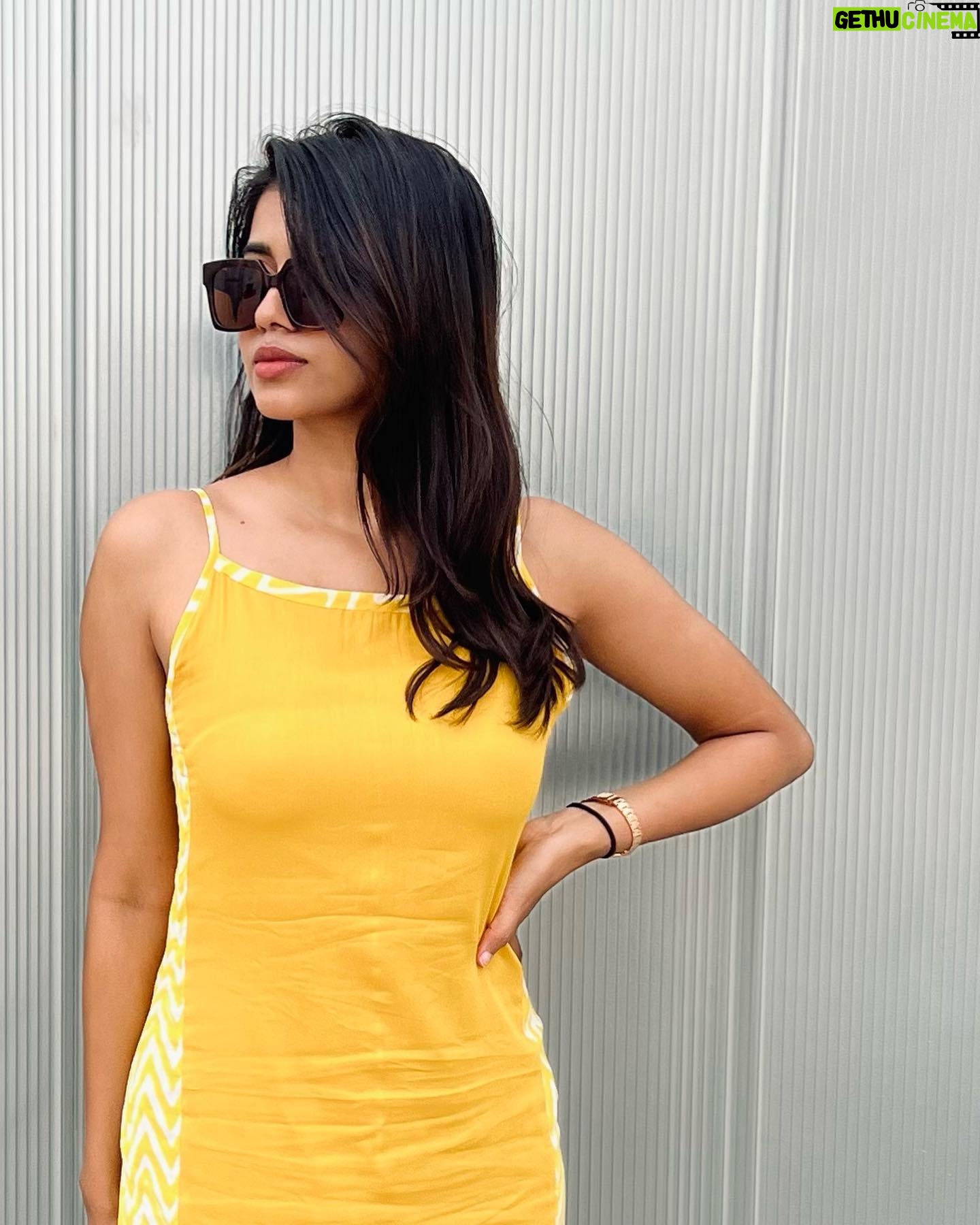 Vinsu Rachel Sam - 15.1K Likes - What a wanna-be rich bitch looks like
.
.
Wearing @tadkabymadhu 🌹