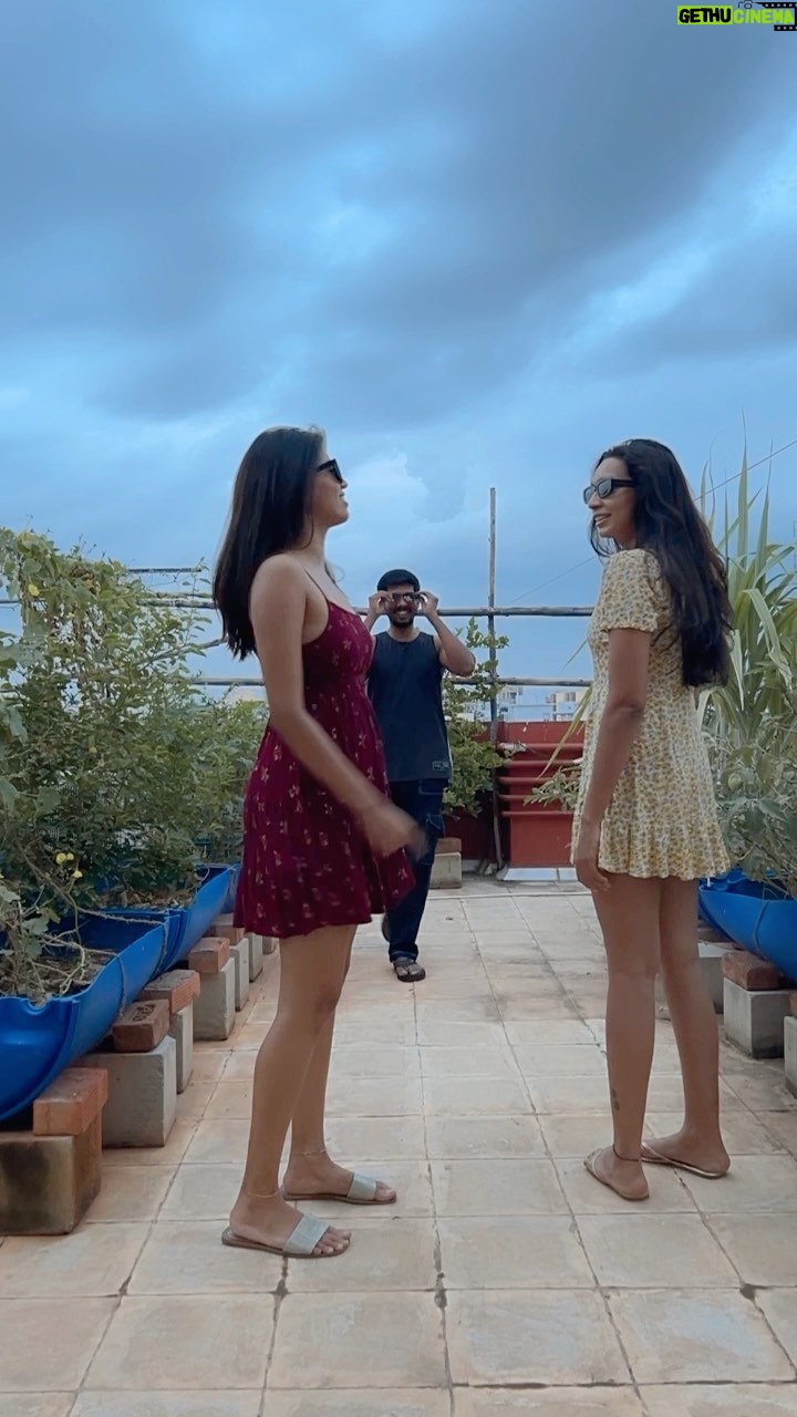 Vinsu Rachel Sam - 11.8K Likes - When all that your friends wanted was to do one reel but you have to mess it up because you were too busy being distracted when they were rehersing! 😇😝
#sillygal #poorfrands #stuckwithoutachoice #iamthatfriend