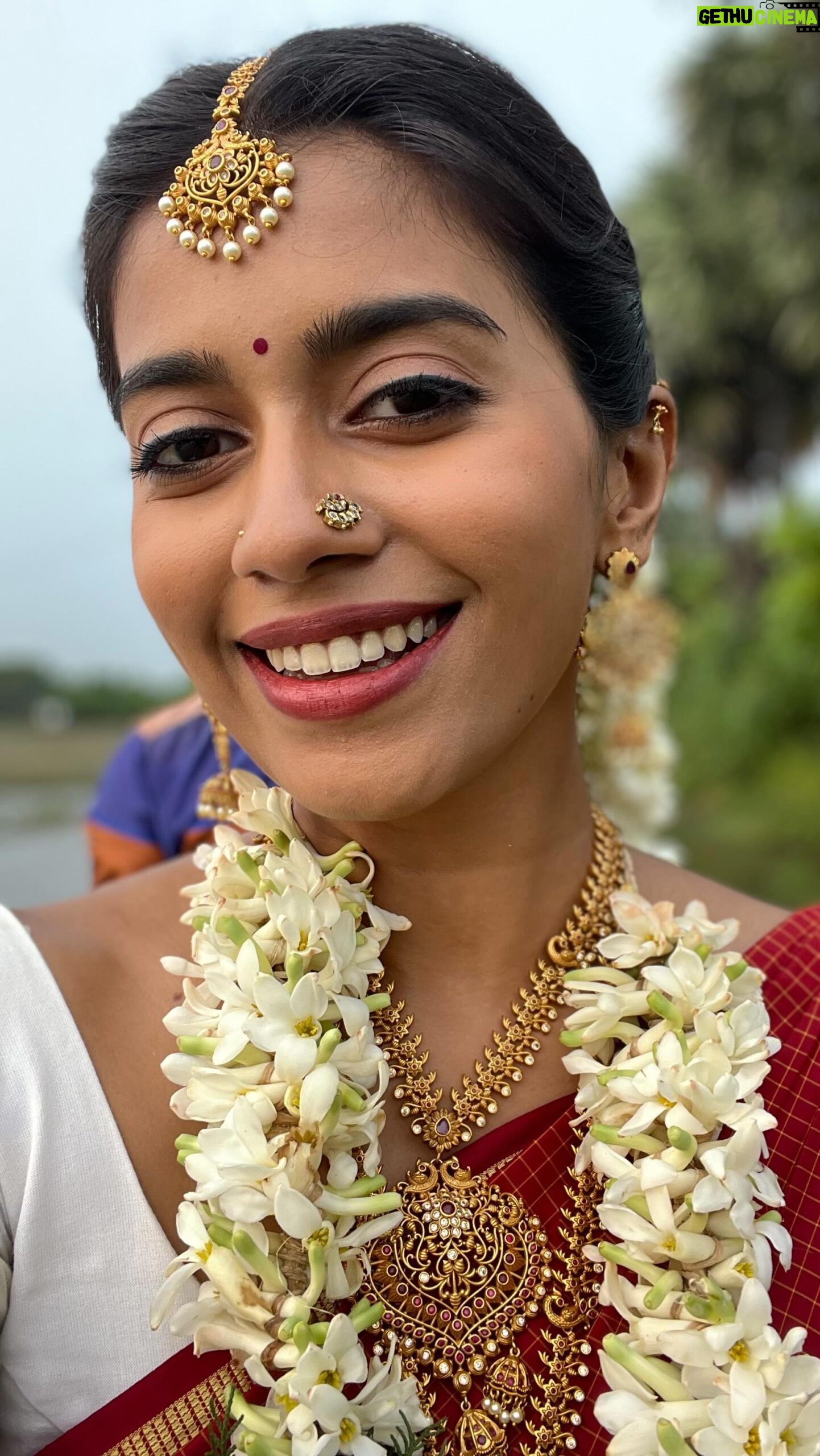 Vinsu Rachel Sam - 15.3K Likes - Wanted to be a part of the whole Diwali postings on Instagram, so here’s a BTS from #natchathiramnagargiradhu ‘Roshini’ look for Diwali celebrations yaaaay 🤓
.
.
#explore #paranjith #setlife #shooting #shootingdays #neelamproductions #yaazhifilms #diwali #celebrations