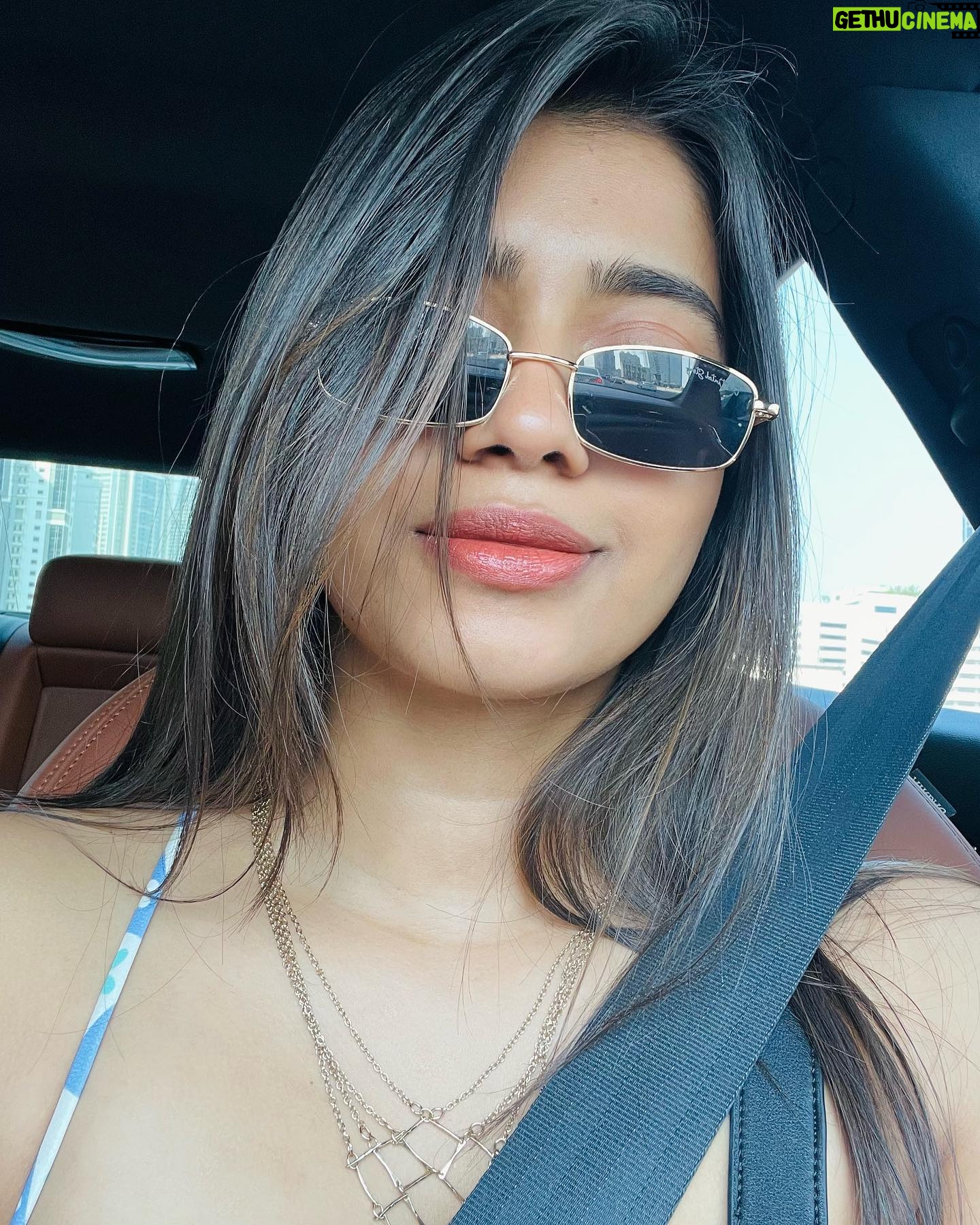 Vinsu Rachel Sam - 14.5K Likes - I call this series - ‘Sunglasses in a Car’
Wow. Genius ✅
.
.
#sunglasses #summer #trending #sunisout #tropical