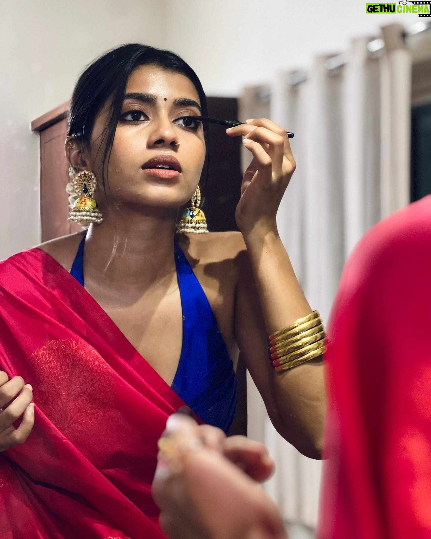 Vinsu Rachel Sam - 18.2K Likes - Checkout my bicep in the third slide and don’t be jealous 🥴
.
.
Clicked by my fav @sanchana.natarajan
Blouse by mostest fav @razak_creations