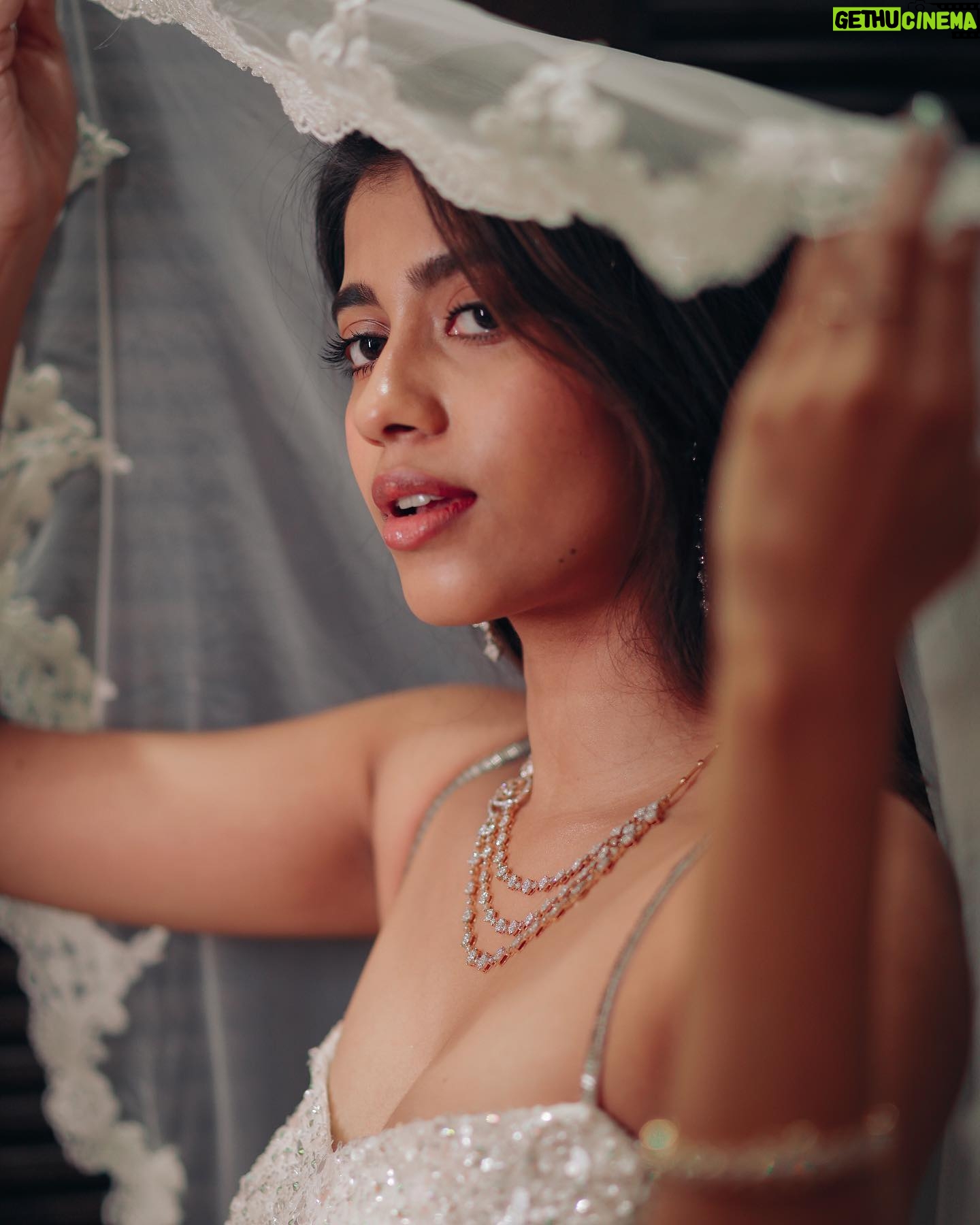 Vinsu Rachel Sam - 15.1K Likes - Now that all my fam and relatives have seen me in a white gown, chill TFO
.
.
@moments_by_joshie
@mehndi_jashnani