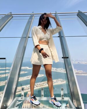 Vinsu Rachel Sam Instagram - Dropping an album real soon x
.
.
Wearing @tadkabymadhu 
#vacation #homeawayfromhome #fambam