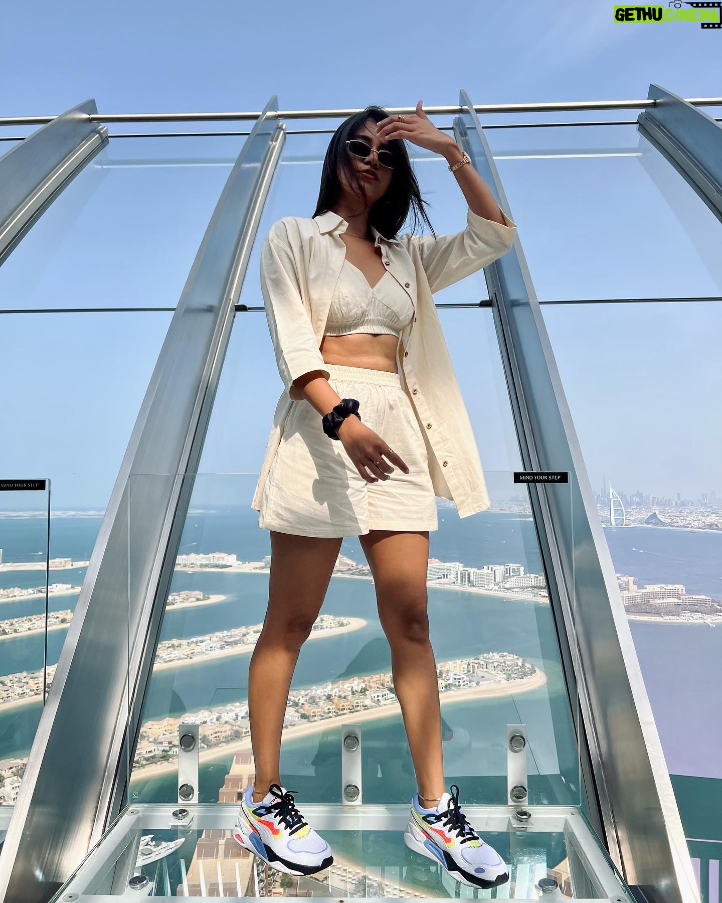 Vinsu Rachel Sam - 12.3K Likes - Dropping an album real soon x
.
.
Wearing @tadkabymadhu
#vacation #homeawayfromhome #fambam
