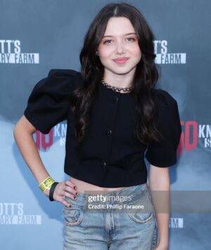 Violet McGraw Instagram - Take me back to Saturday night!! @knottsscaryfarm was super scary and so much fun!! 💀 👻 🎃 #knottsscaryfarm