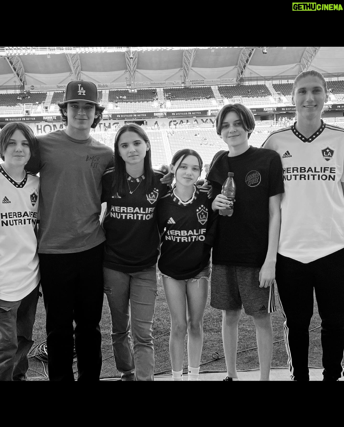 Violet McGraw Instagram - Thank you @lagalaxy for another super fun night!!! Can’t wait to do it again soon!! #soccer #lagalaxy