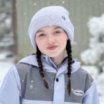 Violet McGraw Instagram – Love making memories with all these people. Snow, skiiing, boarding, eating, belly laughs until 2am, games, draft folder, fyp 🤣🤣🤣 #mcgordons #framily