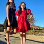 Violet McGraw Instagram - Loved getting to spend the evening with my good friends at @esxentertainment and watching their 10th movie for @netflix. I was lucky enough to be in two of them. #bennettswar and #ibeleiveinsanta #holidayinthevineyards is now streaming on @netflix Dress: @mamalumaofficial