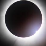 Virginia Cavendish Instagram - “Há mais mistérios entre o céu e a terra do que pode imaginar a sua vã filosofia” (Shakespeare) #eclipse #eclipsesolar #sol #lua #filosofia #astrologia #planetas #virginiacavendish Via (@nasa)