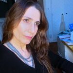 Virginia Cavendish Instagram - Um fim de tarde de reflexão. Depois de uma manhã surpreendente. ✨🌷✨ Com um elenco todo feminino, fizemos uma leitura da peça Hedda Gabler, que montei em 2006. Muitas memórias, muita discussão sobre protagonismo feminino, sobre os direitos da mulher nos dias atuais, o tanto que avançamos e onde ainda precisamos avançar. Sobre Ibsen e dramaturgia. Tem coisa melhor?Que dia lindo, obrigada , Girls, vocês são demais! Pena que não fizemos fotos! Mas nem tudo na vida é para as redes sociais! (Essa música, o adágio de Barber, fazia parte do espetáculo) #heddagabler #teatro #ibsen #feminismo #virginiacavendish