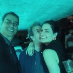 Virginia Cavendish Instagram - O #tbt de hoje é pra lembrar que amanhã estreia #DaPontePraLá no @streammaxbr 🍿🍿🍿🎥🎥🎥 Depois me conta aqui o que achou! Essa primeira foto , quer dizer, a maioria, foi feita no meio da madrugada. Minhas filmagens foram todas nesse horario. Virei vampira. Logo eu q tenho dormido as dez e meia da noite quando não tem teatro. Inclusive, vamos melhorar esses horários de peças. Muito tarde! 😁 Mas voltando aqui, vcs nem vão perceber, porque a gente filmava cenas diurnas nesse horario. De madrugada. Nada como uma iluminação maravilhosa. Boa sorte para a série! 🍀🍀🍀🍀🌷🌷🌷🌷 #tv #serie #actress #atriz #virginiacavendish #Joaoguilherme