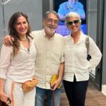 Virginia Cavendish Instagram - Que alegria de encontro! Encontro para falar de cinema e do nosso amor pelo cinema. Somos apaixonados! Nossa sessão do filme “Através da Sombra” na mostra de cinema foi lindo . Desde 2016 eu não via o filme em tela grande. A alegria da confirmação de ter produzido junto com @mariadulcesaldanha um grande filme de @walterlimajroficial . A estrada foi longa, teve muita dificuldade, muito medo e muita coragem. A alegria de ter conseguido fazer um filme tão bonito! 🌷🌷🌷🌷🌷🌷🌷 Na primeira foto junto comigo e Walter; Alice Andrade.