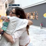 Virginia Cavendish Instagram - Que alegria de encontro! Encontro para falar de cinema e do nosso amor pelo cinema. Somos apaixonados! Nossa sessão do filme “Através da Sombra” na mostra de cinema foi lindo . Desde 2016 eu não via o filme em tela grande. A alegria da confirmação de ter produzido junto com @mariadulcesaldanha um grande filme de @walterlimajroficial . A estrada foi longa, teve muita dificuldade, muito medo e muita coragem. A alegria de ter conseguido fazer um filme tão bonito! 🌷🌷🌷🌷🌷🌷🌷 Na primeira foto junto comigo e Walter; Alice Andrade.