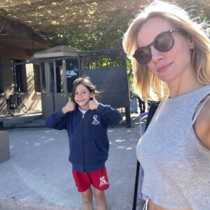 Virginia Da Cunha Instagram - THEA 🎂❤️💫

Hoy cumple años una de mis personas favoritas del mundo, mi sobrina Thea. Armé este album con momentos inolvidables a lo largo de los 8 años transcurridos.
Disfruté tanto buscarla por el cole o arte donde me esperaba con un cuadro para mi. Bailamos juntas y la ayude a sacar su primer single “Future Unicorns”. Inolvidables las preparadas coquetas para salir a pasear y  a comer sushi, nuestros encuentros en viajes y dormidas que terminaban conmigo en el piso. Te amo Thea, a seguir disfrutando y creando!