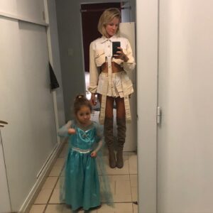 Virginia Da Cunha Instagram - THEA 🎂❤️💫

Hoy cumple años una de mis personas favoritas del mundo, mi sobrina Thea. Armé este album con momentos inolvidables a lo largo de los 8 años transcurridos.
Disfruté tanto buscarla por el cole o arte donde me esperaba con un cuadro para mi. Bailamos juntas y la ayude a sacar su primer single “Future Unicorns”. Inolvidables las preparadas coquetas para salir a pasear y  a comer sushi, nuestros encuentros en viajes y dormidas que terminaban conmigo en el piso. Te amo Thea, a seguir disfrutando y creando!
