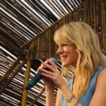 Virginia Da Cunha Instagram - En homenaje al Dia Mundial de la Tierra hice este reel casero con el inolvidable show del sábado pasado en la Bioferia. Gracias por hacerme parte de esta comunidad hermosa de personas que caminan con la consciencia de que somos uno y la tierra es nuestra fuente de vida y hogar. 💚 Style @re.dsgn_