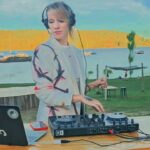Virginia Da Cunha Instagram - Virginia Da Cunha Live - Bariloche Febrero 2024 @cirse_clubdelago Shot: @julinavarroo Style: @meber__ #dj #singer #organic #house #musicamedicinaes