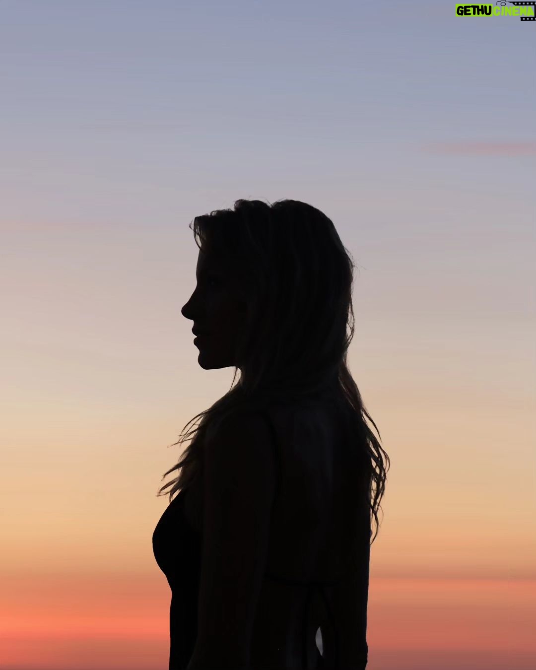 Virginia Da Cunha Instagram - Artist new release "kundalini Dance" @hila.sudamerica @virginiadacunha live in all platforms