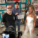 Virginia Da Cunha Instagram - TATTO(A)RTE Coming Soon Estuve en Buenos Aires grabando la conducción de un documental para @canalacultura llamado “Tatu(a)rte”. Profundizamos en las múltiples capas que tiene este arte corporal que se hizo moda, pero queda marcado para siempre. Un arte que pasó de ser un estigma para quien lo portaba a ser una muestra de lo que queremos decir de nosotros mismos al mundo. Nuestro cuerpo se transforma en un libro donde elegimos escribir quienes somos, que cosas nos han marcado y qué cosas queremos cambiar. Historias, estilos, particularidades, la comunidad, su incidencia en la moda, la música y la sanación. Entre otros temas que iremos explorando y aprendiendo. Muy pronto estará al aire. Gracias Andrea y Coco por confiar en mí y al team por hacerme sentir tan cómoda cada dia de trabajo. Gracias @lucasalvok por peinarme y maquillarme cada mañana, @normalopez_ok y @thenewblackba por acompañarme con los looks. Estoy ansiosa de verlo! Besoss