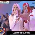 Virginia Da Cunha Instagram – Cantante Enmascarado #tbt #2014 

Hace diez años me llamaron de Telefe para participar de este delirio.. mi primer reacción fue “no, gracias”, soy de tomarme tan en serio mi trabajo que no entendía el sentido de ir a divertirme un rato de esta manera. Además nunca miré televisión, para qué alimentarla? Por suerte terminé desafiando mi mente estrecha y a los pocos días estaba improvisando con @guridiyayo la peor versión de Time of my life que podía existir jaja Hoy me aparece este video para recordarme a jugar un poco màs, la felicidad y lo lúdico son mejores amigos. Feliz Jueves amigos, que se diviertan mucho este finde xxxL Se lo merecen!