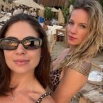 Virginia Da Cunha Instagram - HERMANDAD Las mujeres necesitamos de otras mujeres, que empaticen con nuestras batallas. Pero la mayoría de las veces, nos sentimos juzgadas por otras mujeres.. y así el patriarcado se sigue alimentando. Pero nuestra fortaleza vendrá de la unión entre mujeres. Cada vez que nos criticamos, le damos el poder al patriarcado y la dominación psicológica se hace más fuerte. Seamos aliadas, nuestro mayor lugar de contención y comprensión. El verdadero camino no es en contra de los hombres o de nadie, sino simplemente siendo hermanas. Animandonos a decir nuestra verdad, a ser transparentes.. si nuestras vidas y nuestros cuerpos no son perfectos, los aceptamos y nos enseñamos mutuamente, nos celebramos! El verdadero poder nunca es contra nadie.. eso es debilidad. Cuanto más culpamos a otros, más renunciamos a nuestro poder. Silvina Luna dió su Vida para que podamos verlo. Para que dejemos de compararnos y querer ser deseables, mas buenas, más exitosas. Para que dejemos de invertir en una carrera contra nuestra edad, sino que valoremos y celebremos todo lo recorrido y empecemos a expresarnos como realmente somos. Sin miedo, sin culpa… divorciemosnos del ego que nos aleja de nuestra esencia. Aunque todo alrededor tiemble. Eso tiene que pasar. Seamos valientes para ser más felices y sembremos una nueva mujer en el mundo.