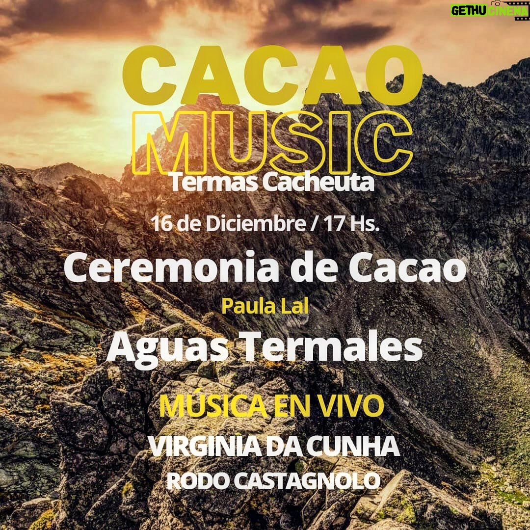 Virginia Da Cunha Instagram - 16/12 Ceremonia de Cacao y Música Medicina 🤎 El fin de año siempre viene de la mano de muchos eventos de celebración y liberación por el ciclo cumplido. Pero muchas veces se convierte en un loop que repetimos por inercia y la celebración se reduce a tomar mucho y acostarnos más tarde sin tomar consciencia que en realidad nada ha cambiado. Para quienes resuenen con la idea de una experiencia distinta, de una búsqueda mas sanadora y comprometida con su esencia mas profunda, decidimos crear este encuentro. La Medicina del Cacao guiada por una mujer medicina @paula.oceana en el maravilloso entorno de las Termas Cacheuta y sus aguas termales.. la música que nos invita a la libre expresión del cuerpo creada por @acusticafractal y por mí. La energía indescriptible del corazón que se llena de amor y comprensión; de los sentidos que se hacen uno con la naturaleza. Es tan difícil de explicar y tan hermoso de vivenciar y compartir. Lo hacemos juntos?? Les dejo el link en stories y en bio. Abrazo!