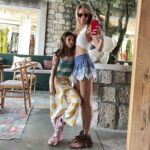 Virginia Da Cunha Instagram – THEA 🎂❤️💫

Hoy cumple años una de mis personas favoritas del mundo, mi sobrina Thea. Armé este album con momentos inolvidables a lo largo de los 8 años transcurridos.
Disfruté tanto buscarla por el cole o arte donde me esperaba con un cuadro para mi. Bailamos juntas y la ayude a sacar su primer single “Future Unicorns”. Inolvidables las preparadas coquetas para salir a pasear y  a comer sushi, nuestros encuentros en viajes y dormidas que terminaban conmigo en el piso. Te amo Thea, a seguir disfrutando y creando!