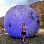 Virginia Da Cunha Instagram - EN LA LUNA DE MENDOZA Es como un estar enamorado pero de todo, de la Vida que llevo acá. Un lugar donde hay tiempo para lo invisible, para dormir siesta, compartir un rico vino, contemplar la montaña, tiempo para conocerse y respirar sin apuro. En cada momento surjen posibilidades infinitas, de ese estar con uno, simplemente presente.