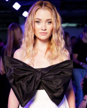 Virginia Gardner Instagram - Had the most wonderful time attending the @jasonwu show ❤️❤️
Hair : @josephmhair  Makeup : @jennanicoleofficial  Styling : @zadrianandsarah