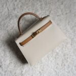 Virginie Conte Instagram - 🥹 my new dream bag ✨ @hermes Vous le trouvez comment ? #unboxing #parisian #hermesbag #minikelly #parisianchic