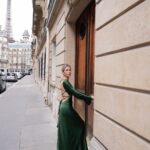 Virginie Conte Instagram - ´cause it’s iconic 🎀💅 Feel like a princess in @shonajoy dress . . Publicité