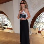 Virginie Conte Instagram - 💛 Rate this look /10 Shoes @aminamuaddiofficial Sunnies @loewe Bag @newbottega