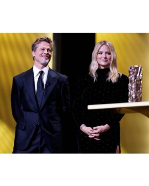Virginie Efira Instagram - Merci à l’Académie de m’avoir invitée à remettre un César d’honneur (en compagnie tout à fait agréable) à ce merveilleux metteur en scène ! Merci à Stéphane Bouley @vnr_herzog (auteur de L’œuvre de David Fincher : scruter la noirceur) pour son aide précieuse 🖤