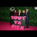 Virginie Efira Instagram - Avant première de #ToutVaBien hier soir, sur @disneyplusfr le 15 novembre ! Vive @camille2castelnau !!