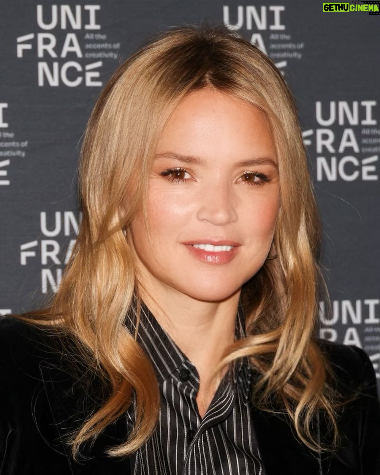 Virginie Efira Instagram - Très honorée de ce French Cinema Award ! ❤️✨ Merci Madame la Ministre @Rima.AbdulMalak, @UniFrance, @ElstnerDaniela et @SergeToubiana