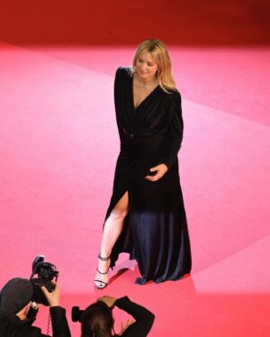 Virginie Efira Instagram - @festivaldecannes 🖤✨