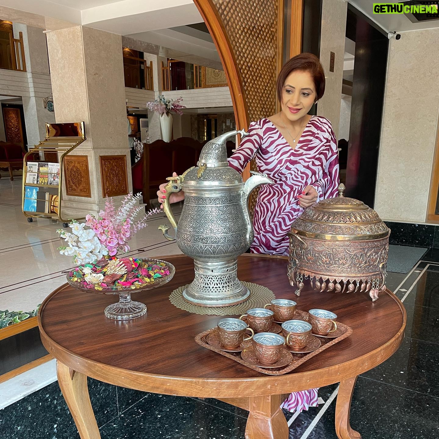 Vishavpreet Kaur Instagram - Kahawah anyone …. ✨🌟🫖☕️ Pashminna only on Sony sab , 25th October, 7.30pm #kahawah #kashmir #pashminna