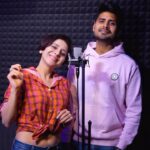 Vishavpreet Kaur Instagram - Kaise tujh se dil na lagaye koi…♥️✨ We received so many requests for this song …. So here we are presenting this beautiful soulful song for all you lovely people out there 🤗♥️ thanks for all the love 🎼♥️ 🎼:- @diamondthisside 🎥:- @harman_summi2 . . #kesariya #coversong #bollywoodsongs #love #actor #singer #vishwapreetkaur #hardeepsinghjanua